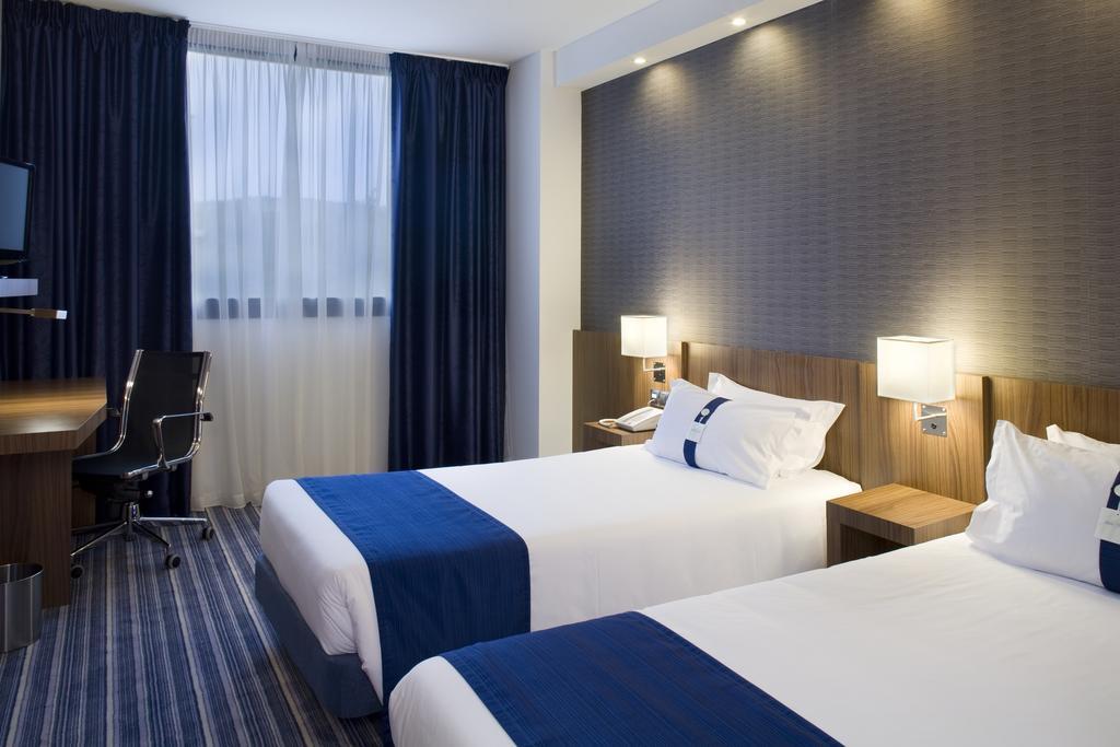 Holiday Inn Express Vitoria By Ihg Buitenkant foto