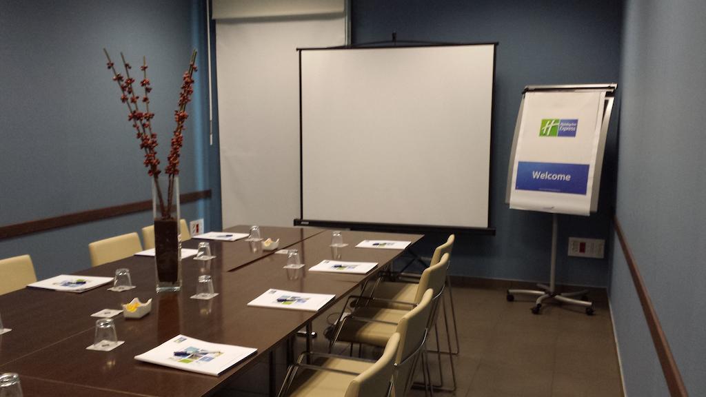 Holiday Inn Express Vitoria By Ihg Buitenkant foto