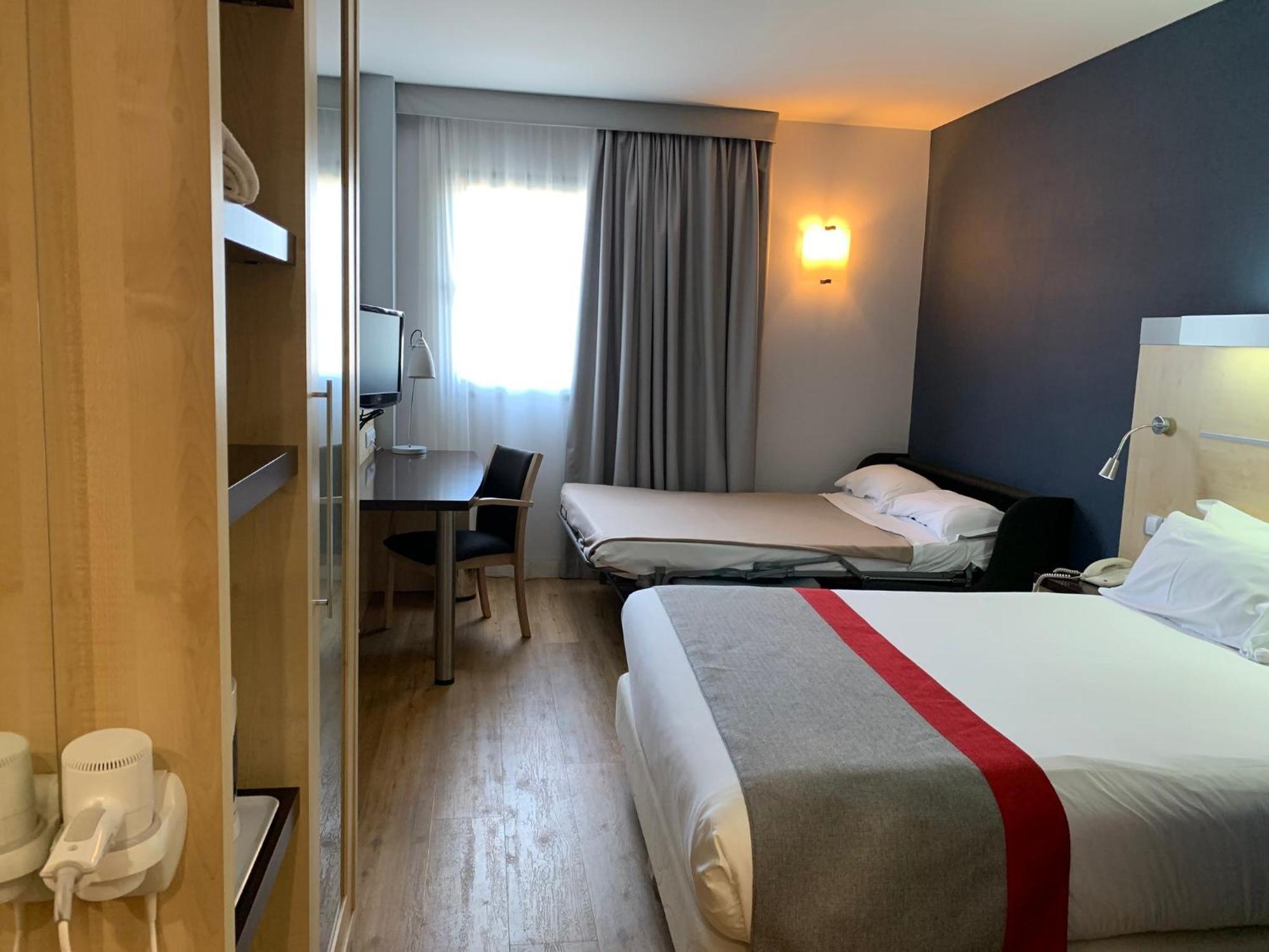 Holiday Inn Express Vitoria By Ihg Buitenkant foto