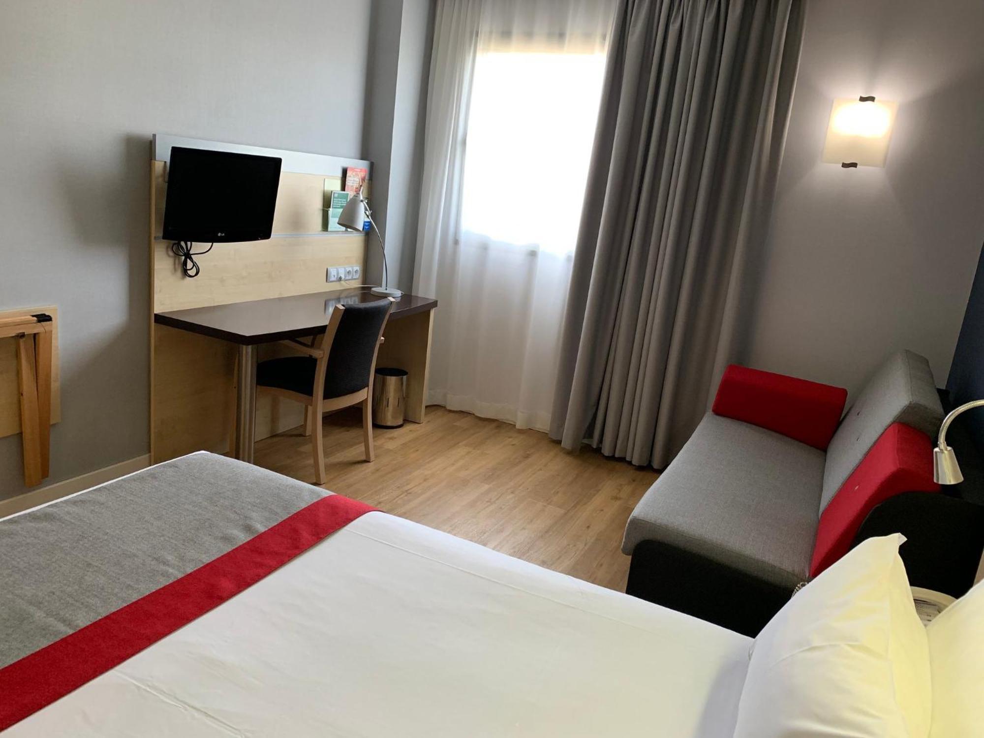 Holiday Inn Express Vitoria By Ihg Buitenkant foto