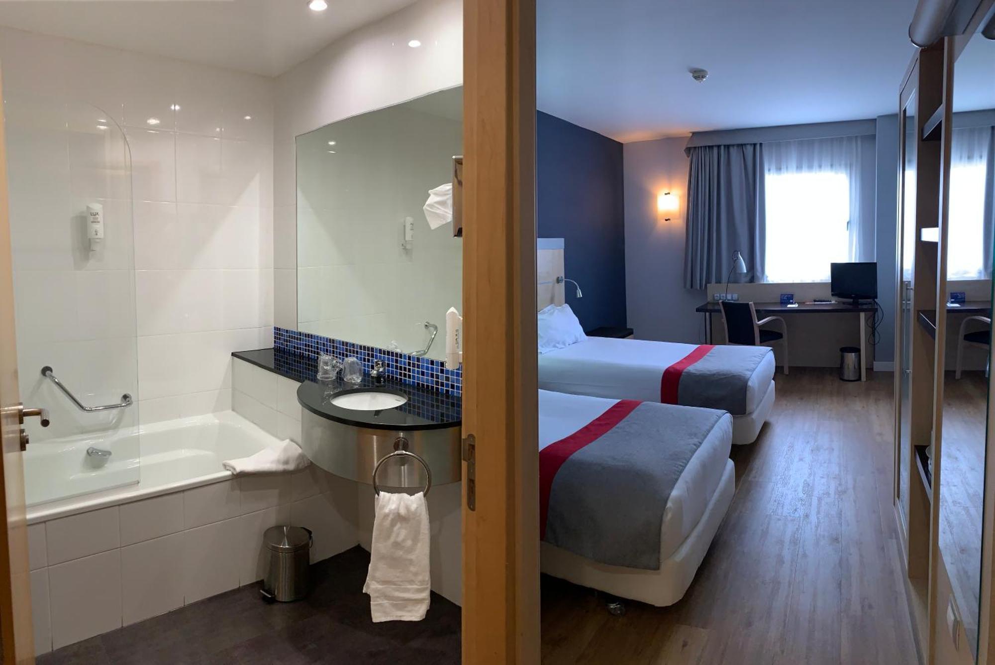 Holiday Inn Express Vitoria By Ihg Buitenkant foto
