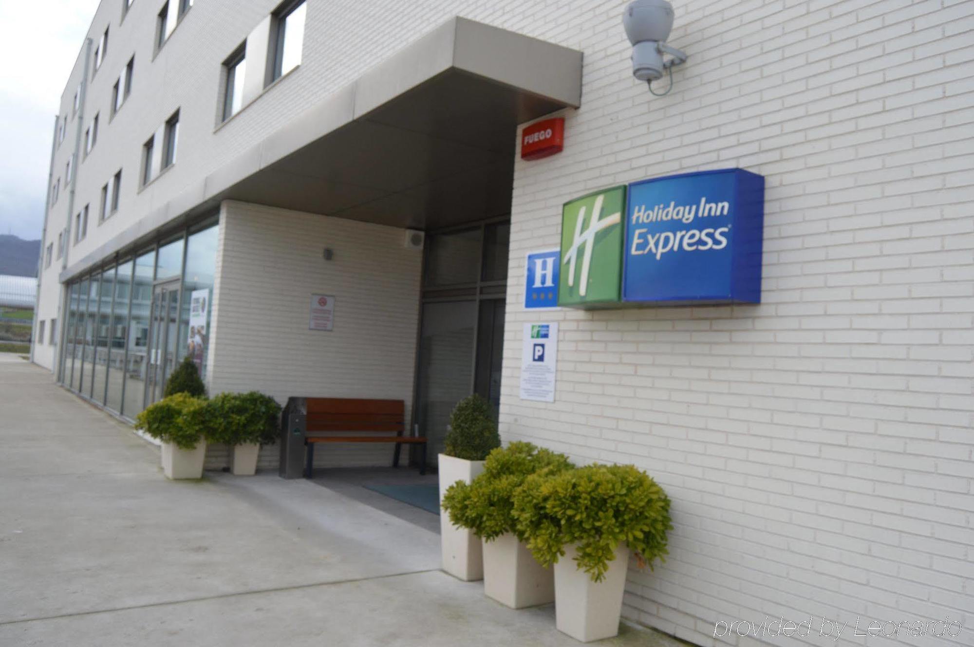 Holiday Inn Express Vitoria By Ihg Buitenkant foto