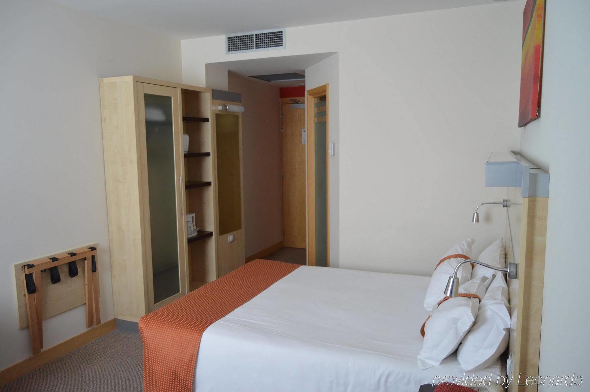 Holiday Inn Express Vitoria By Ihg Buitenkant foto