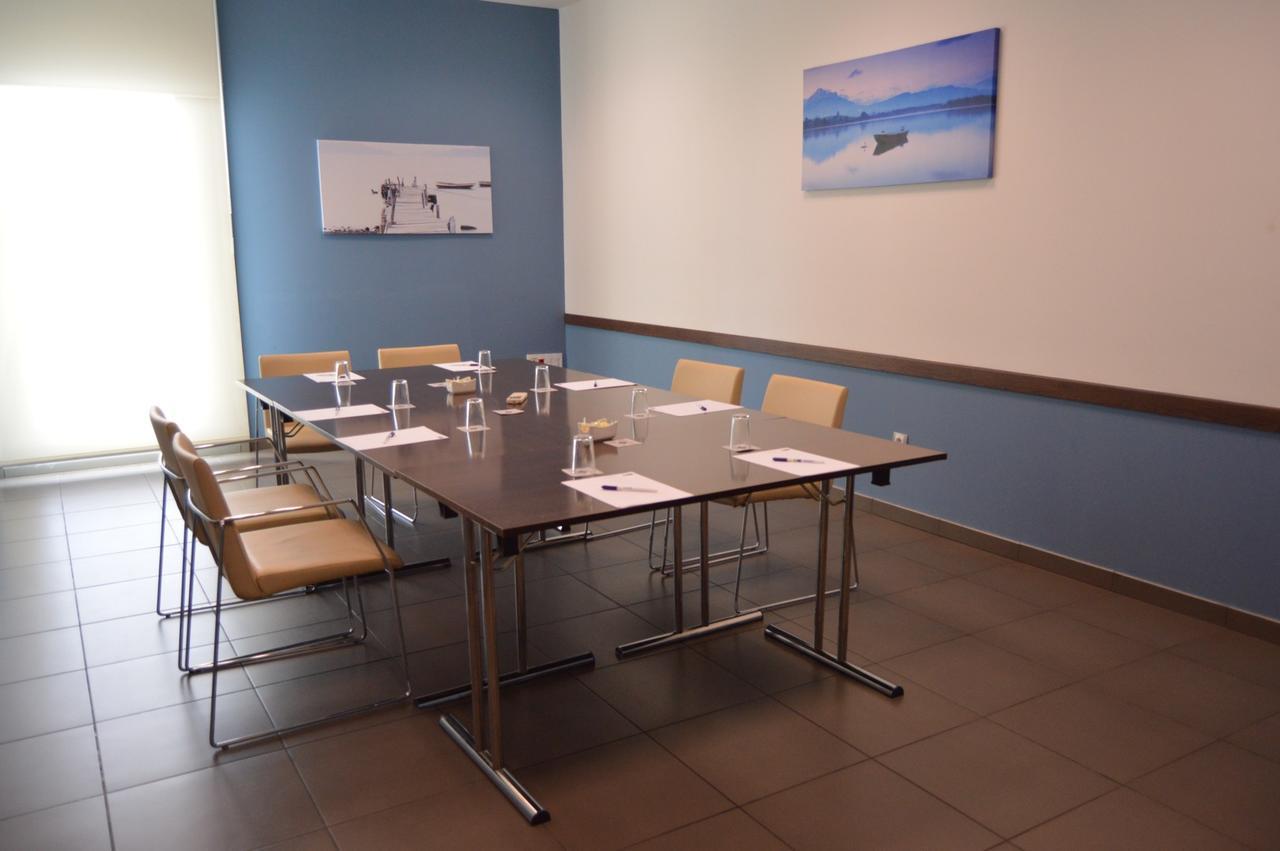 Holiday Inn Express Vitoria By Ihg Buitenkant foto