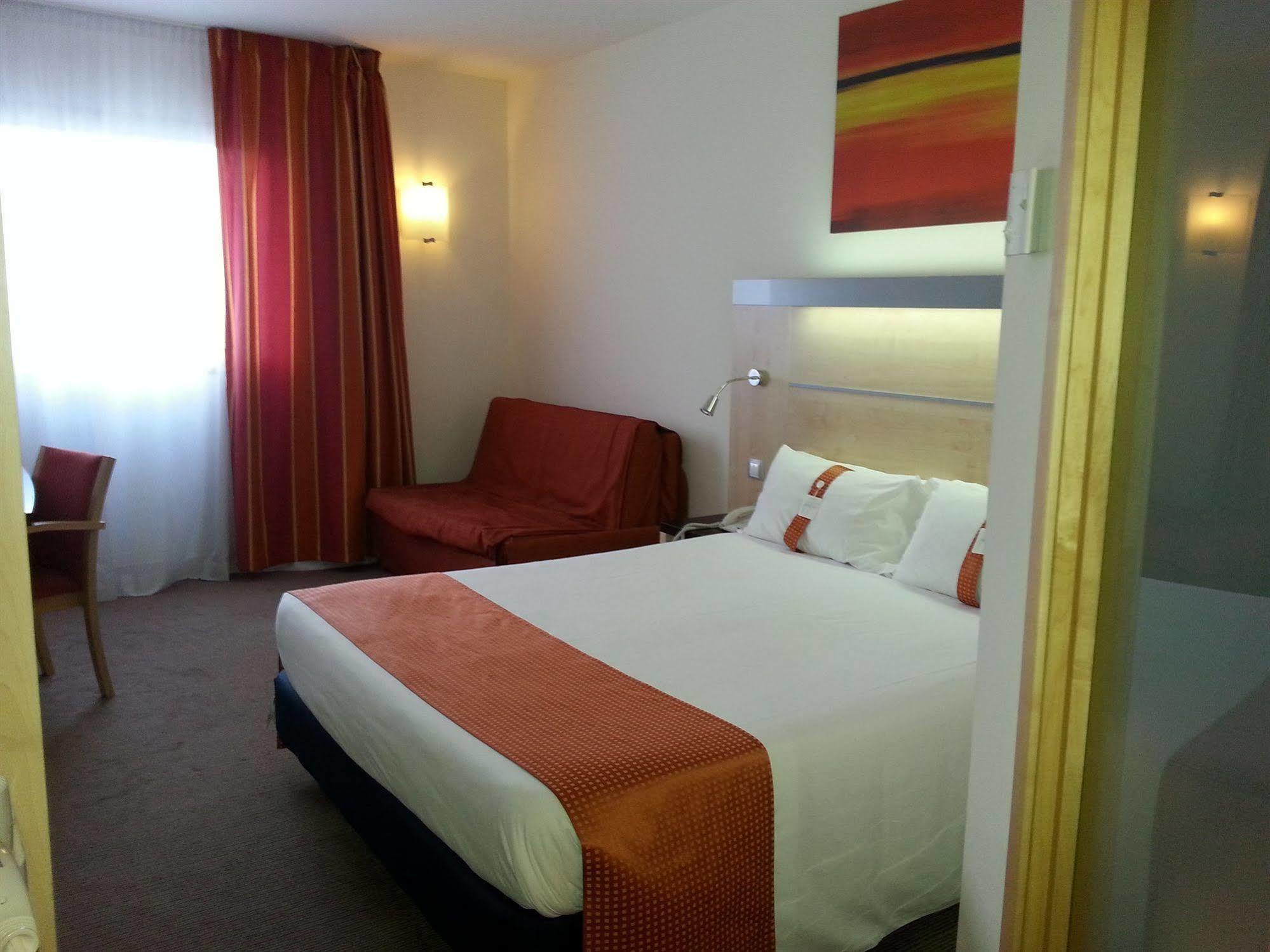 Holiday Inn Express Vitoria By Ihg Buitenkant foto