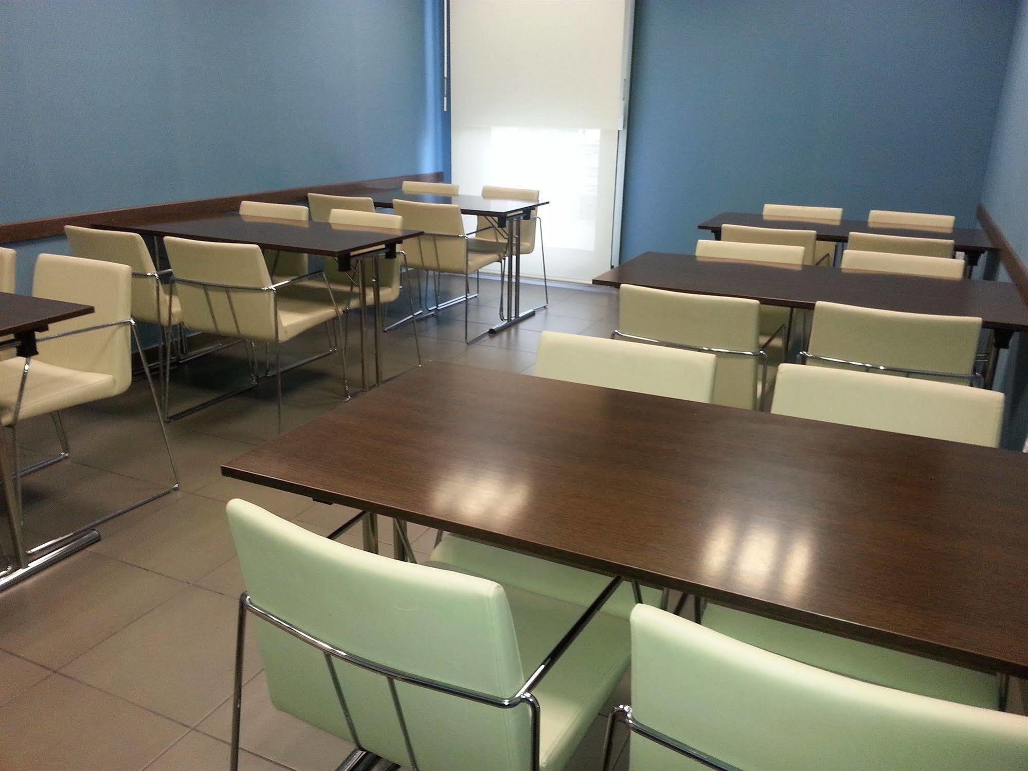 Holiday Inn Express Vitoria By Ihg Buitenkant foto