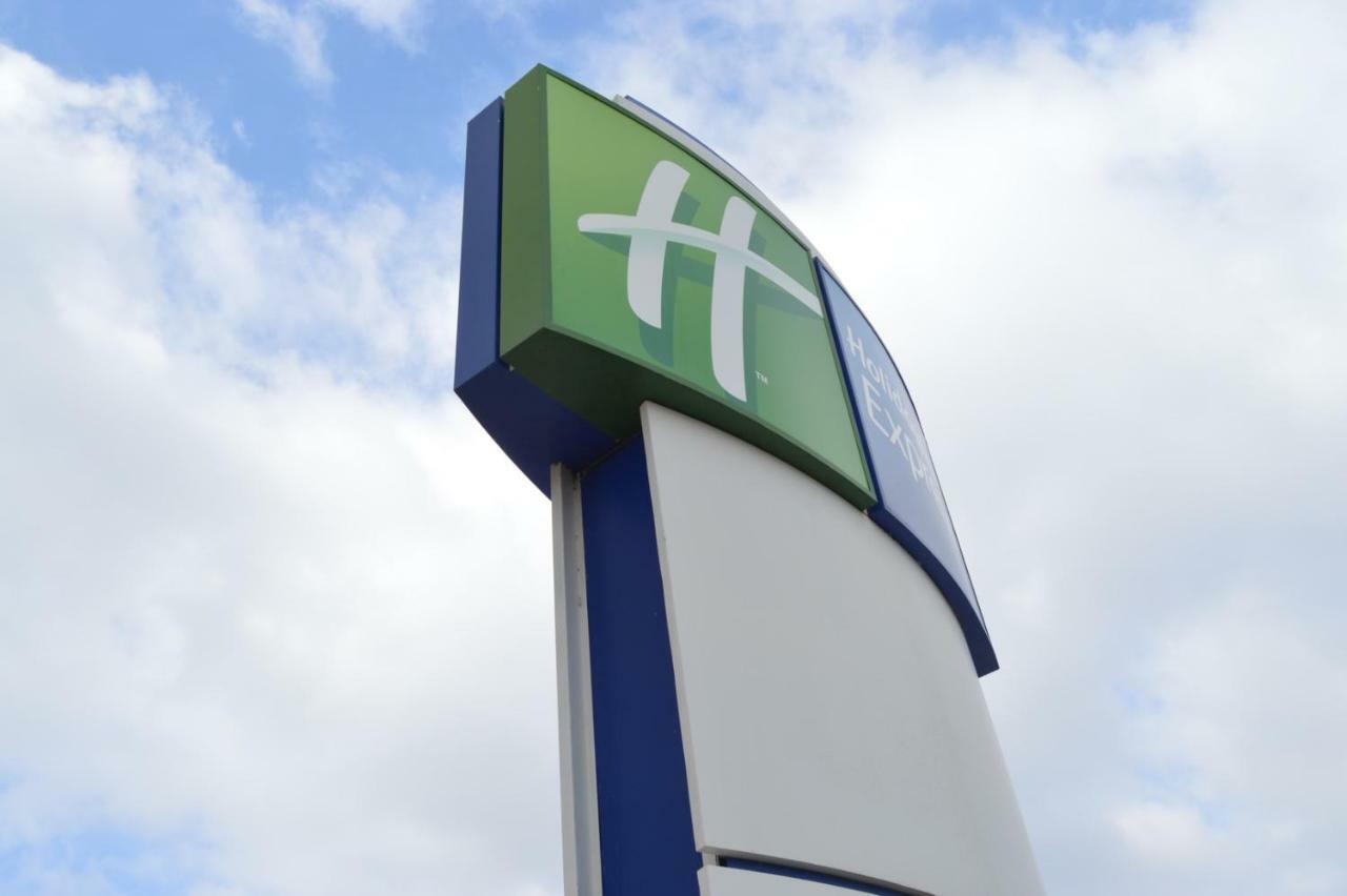 Holiday Inn Express Vitoria By Ihg Buitenkant foto