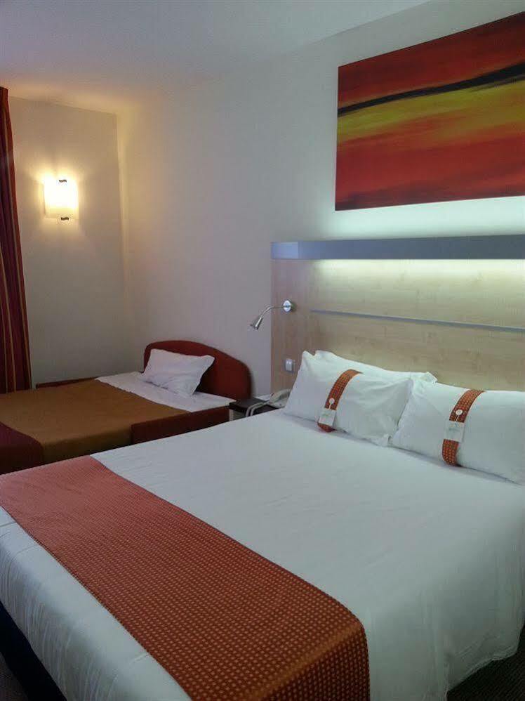 Holiday Inn Express Vitoria By Ihg Buitenkant foto